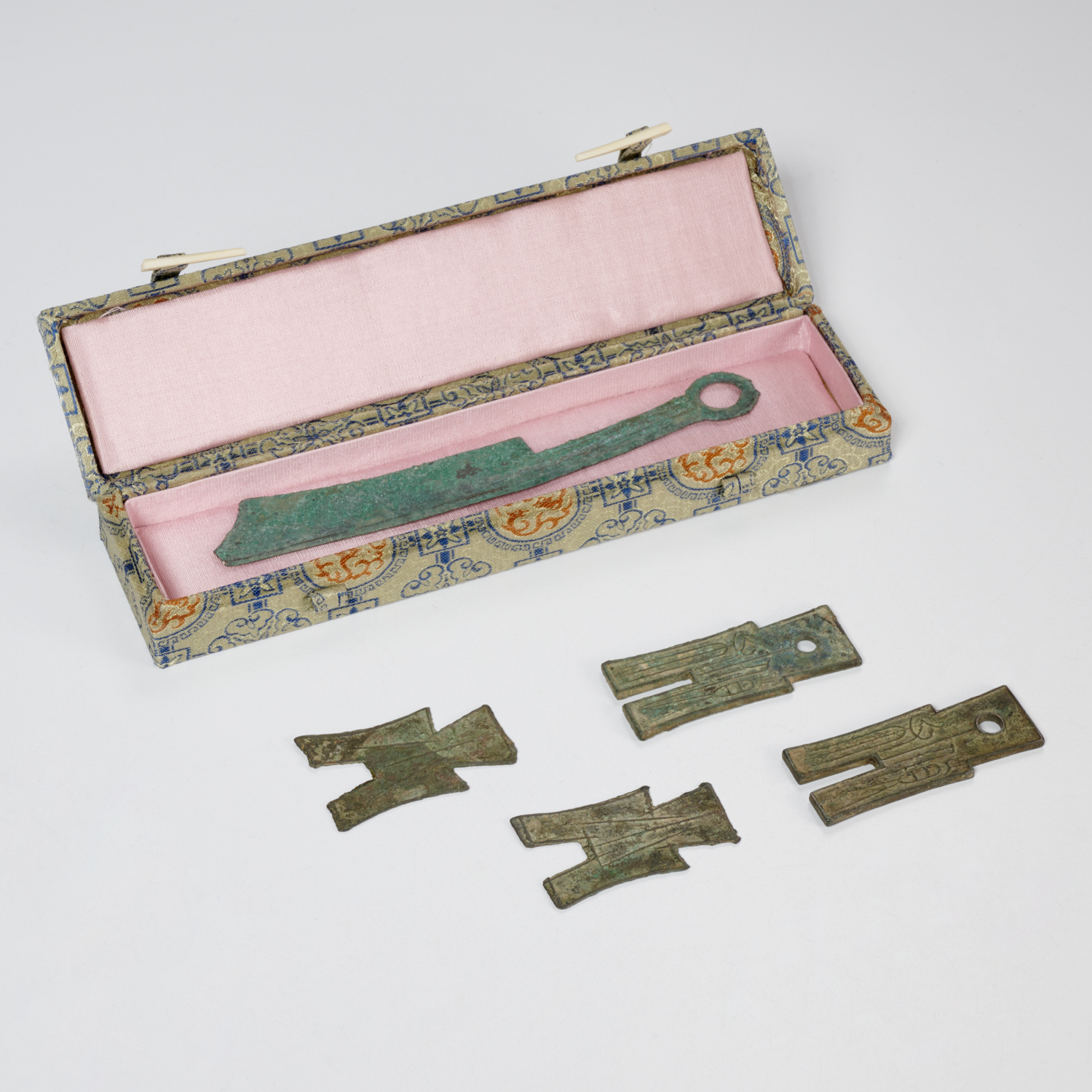 CHINESE WANG MANG SPADE AND KNIFE