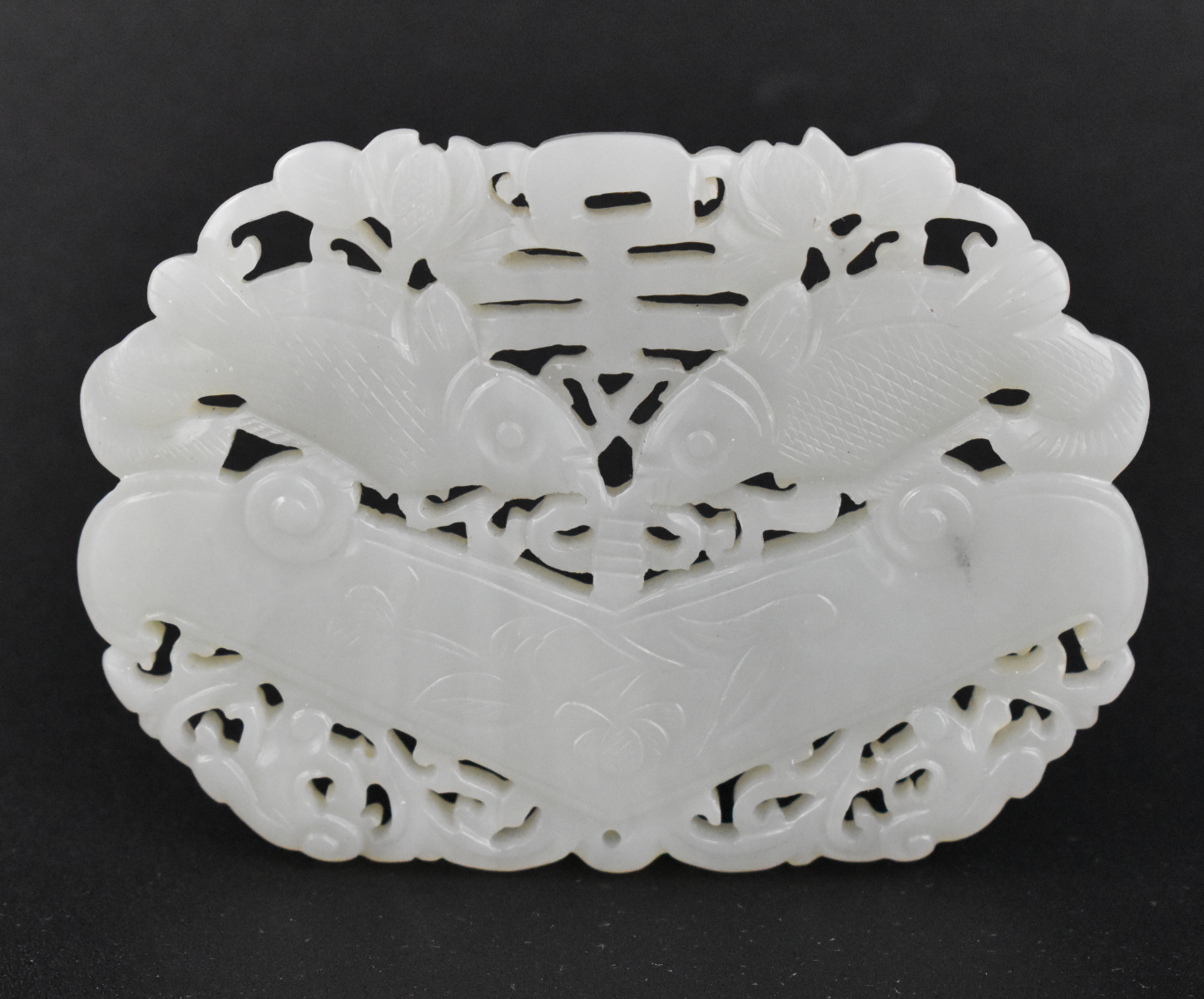 CHINESE WHITE JADE CAVED PENDANT/