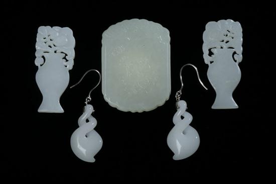 CHINESE WHITE JADE PENDANT.