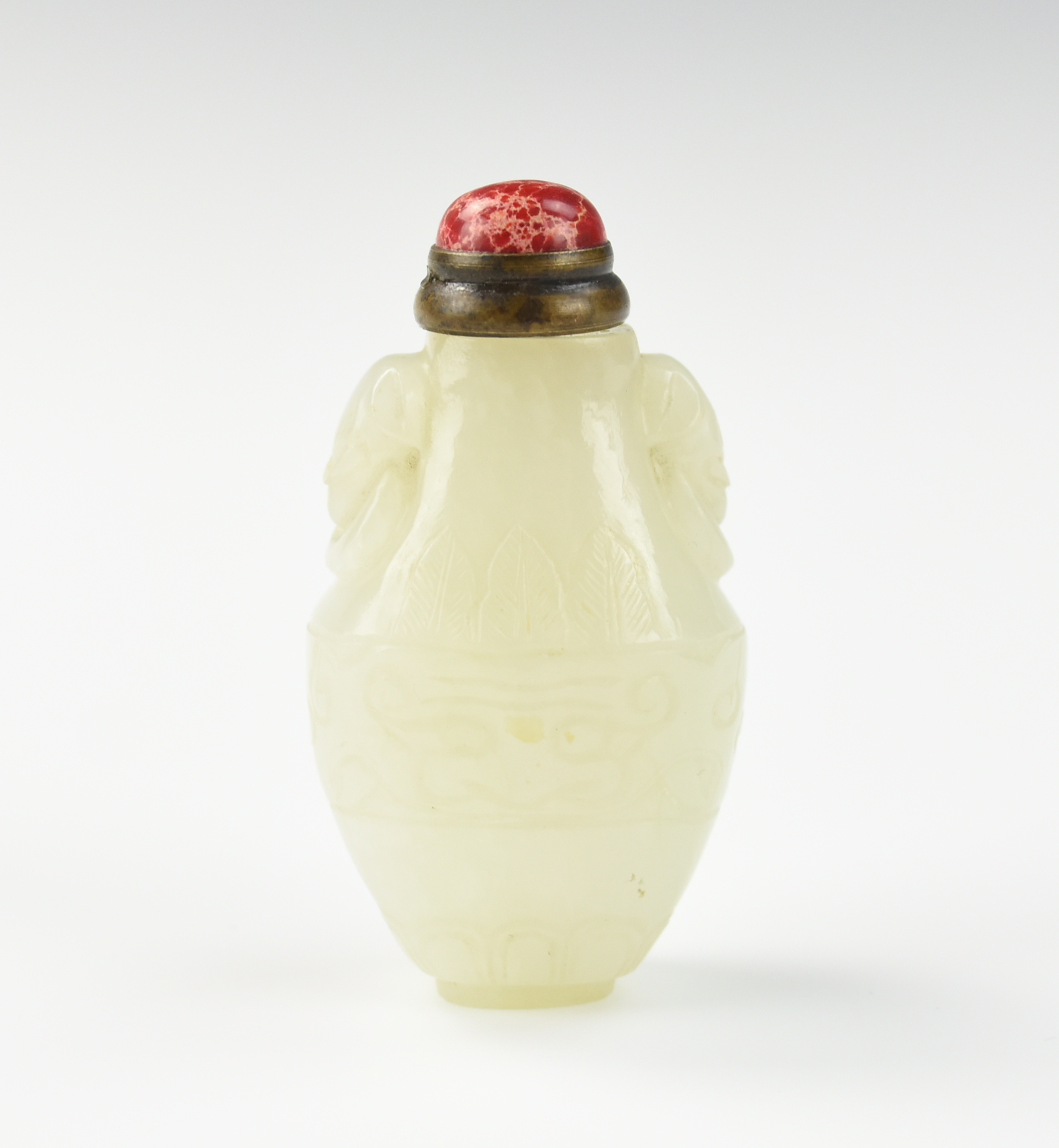 CHINESE WHITE JADE SNUFF BOTTLE.