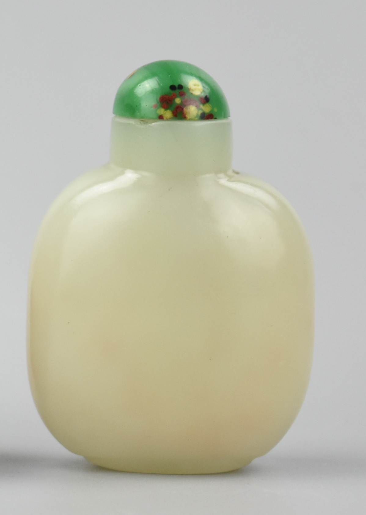 CHINESE WHITE JADE SNUFF BOTTLE