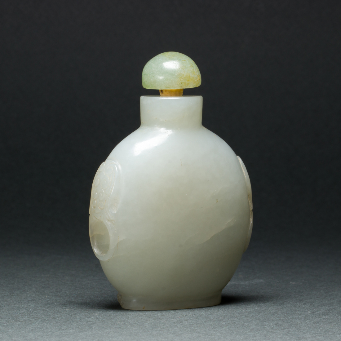 CHINESE WHITE JADE SNUFF BOTTLE