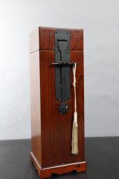 CHINESE WOODEN BOTTLE BOX, LOO