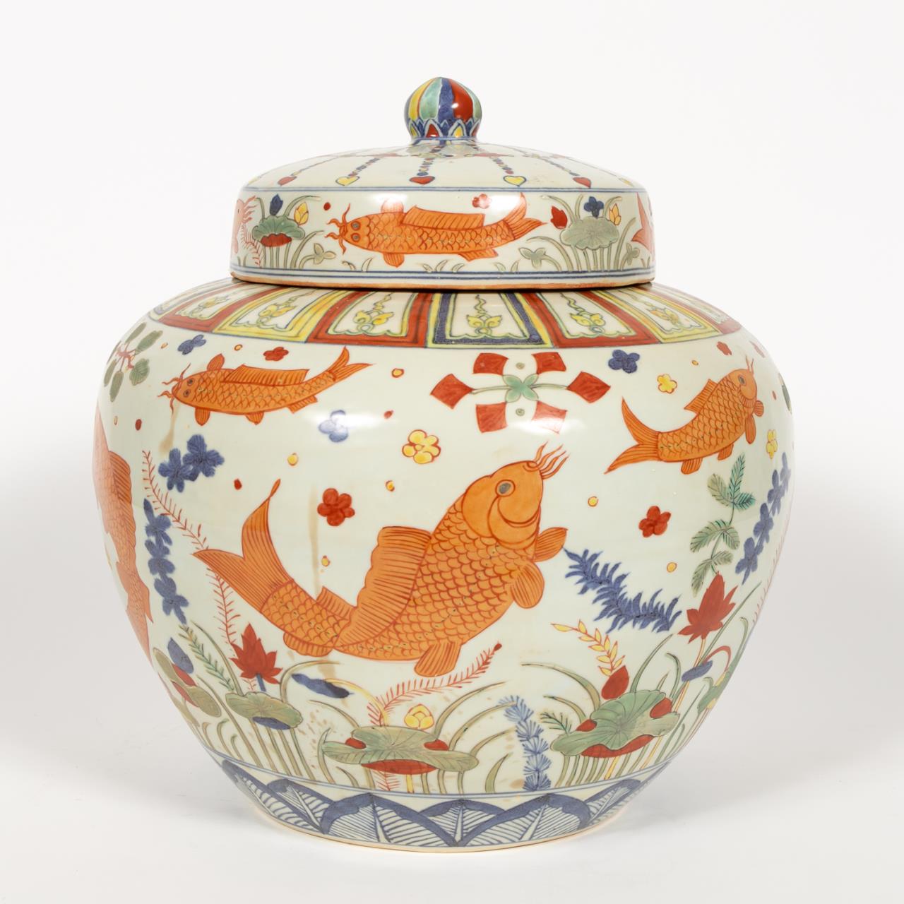 CHINESE WUCAI LOTUS POND LIDDED JAR