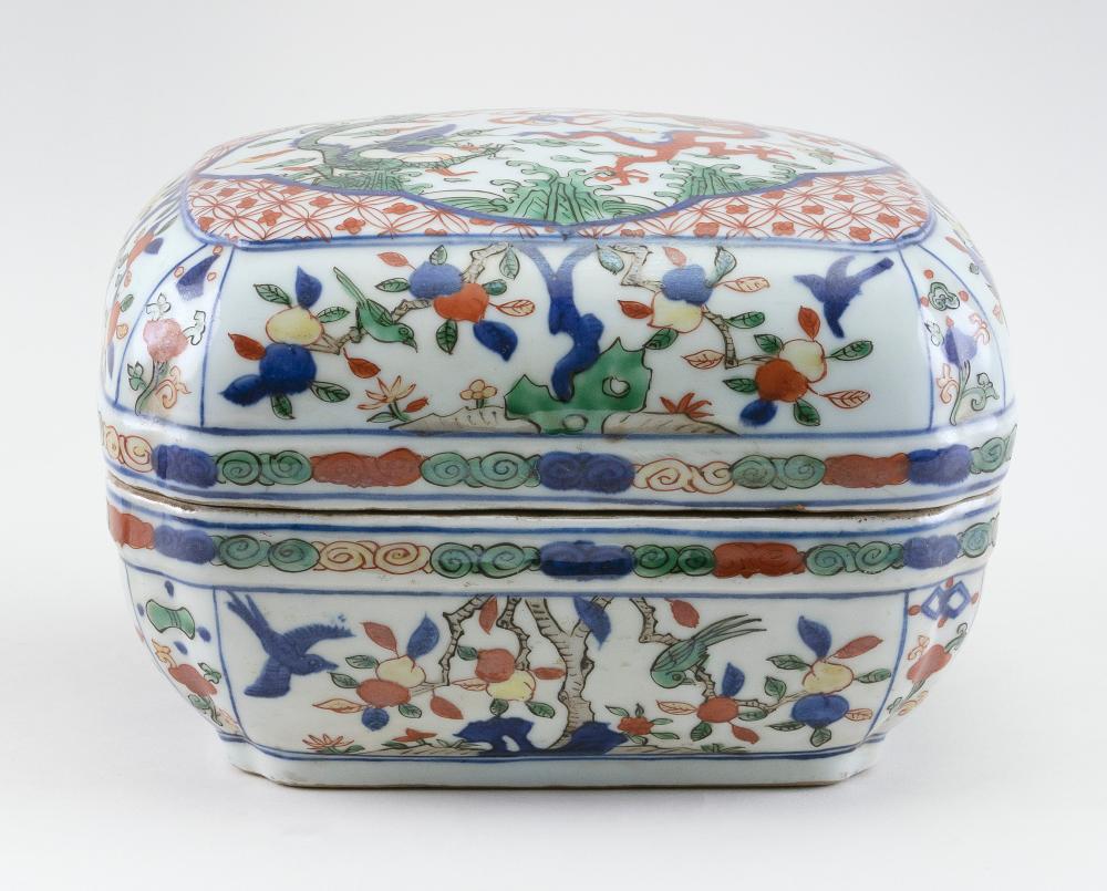 CHINESE WUCAI PORCELAIN BOX LATE
