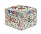 CHINESE "WUCAI" PORCELAIN COVE