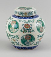 CHINESE WUCAI PORCELAIN COVERE