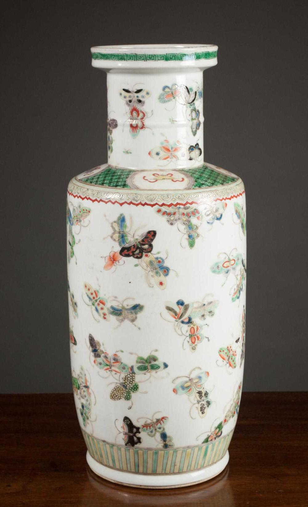 CHINESE WUCAI PORCELAIN VASE,