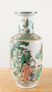 CHINESE WUCAI PORCELAIN VASE,
