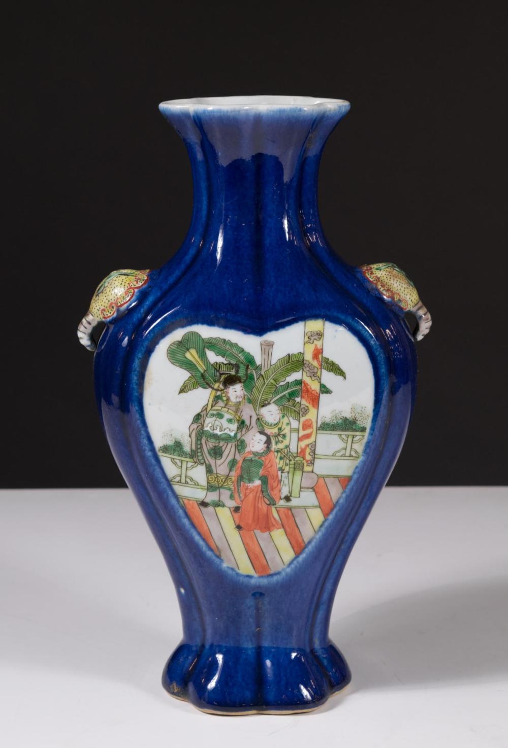 CHINESE WUCAI PORCELAIN VASECHINESE