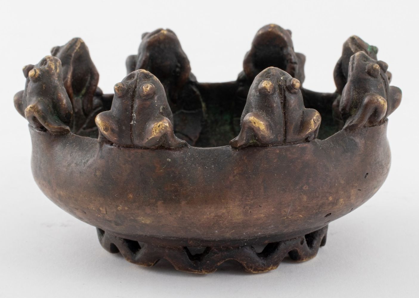 CHINESE XUANDE MARK FROG MOTIF