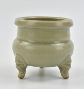 CHINESE YAOZHOU WARE TRIPOD CE