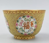 CHINESE YELLOW & CORAL FAMILLE