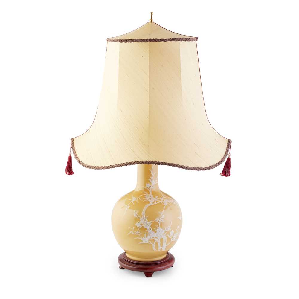 CHINESE YELLOW GROUND BOTTLE VASE