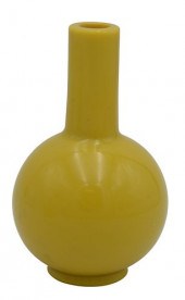 CHINESE YELLOW PEKING GLASS VA