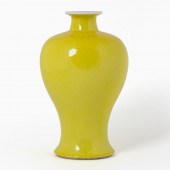 CHINESE YELLOW PORCELAIN VASE,
