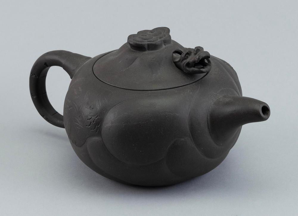 CHINESE YIXING BLACK POTTERY TEAPOT