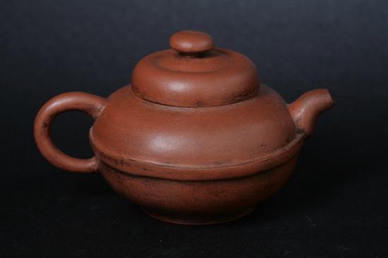CHINESE YIXING POTTERY TEA POT