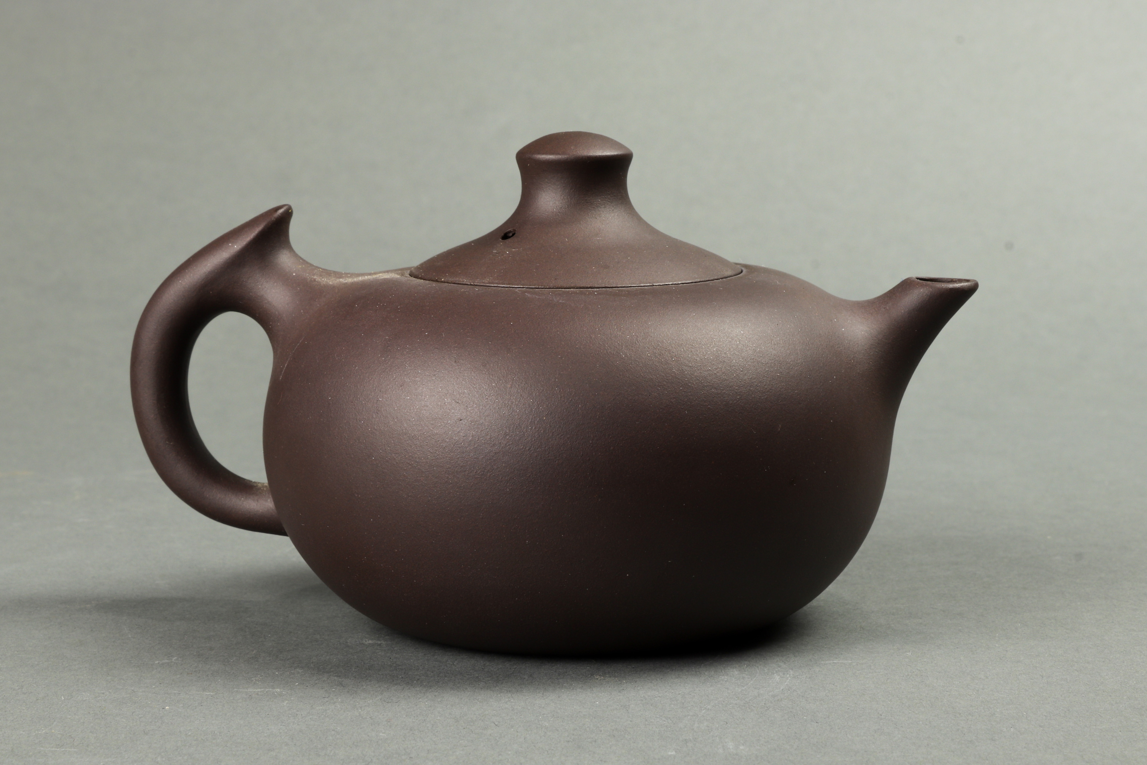 CHINESE YIXING TEAPOT BY GE