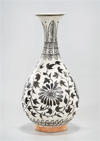 Chinese yuhuchun porcelain vase