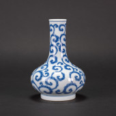 CHINESES BLUE AND WHITE VASE,