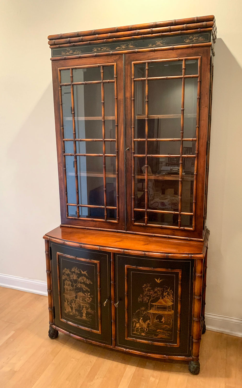CHINOISERIE CURIO CABINET: