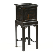 CHINOISERIE DECORATED CHIPPEND