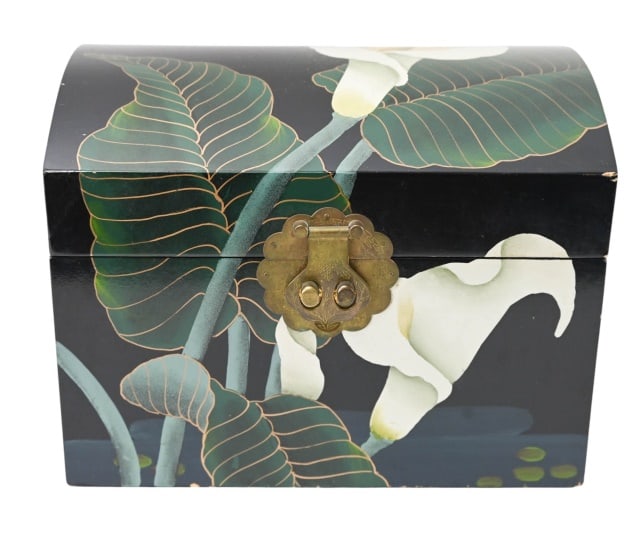 CHINOISSERIE HAND PAINTED TABLE BOX