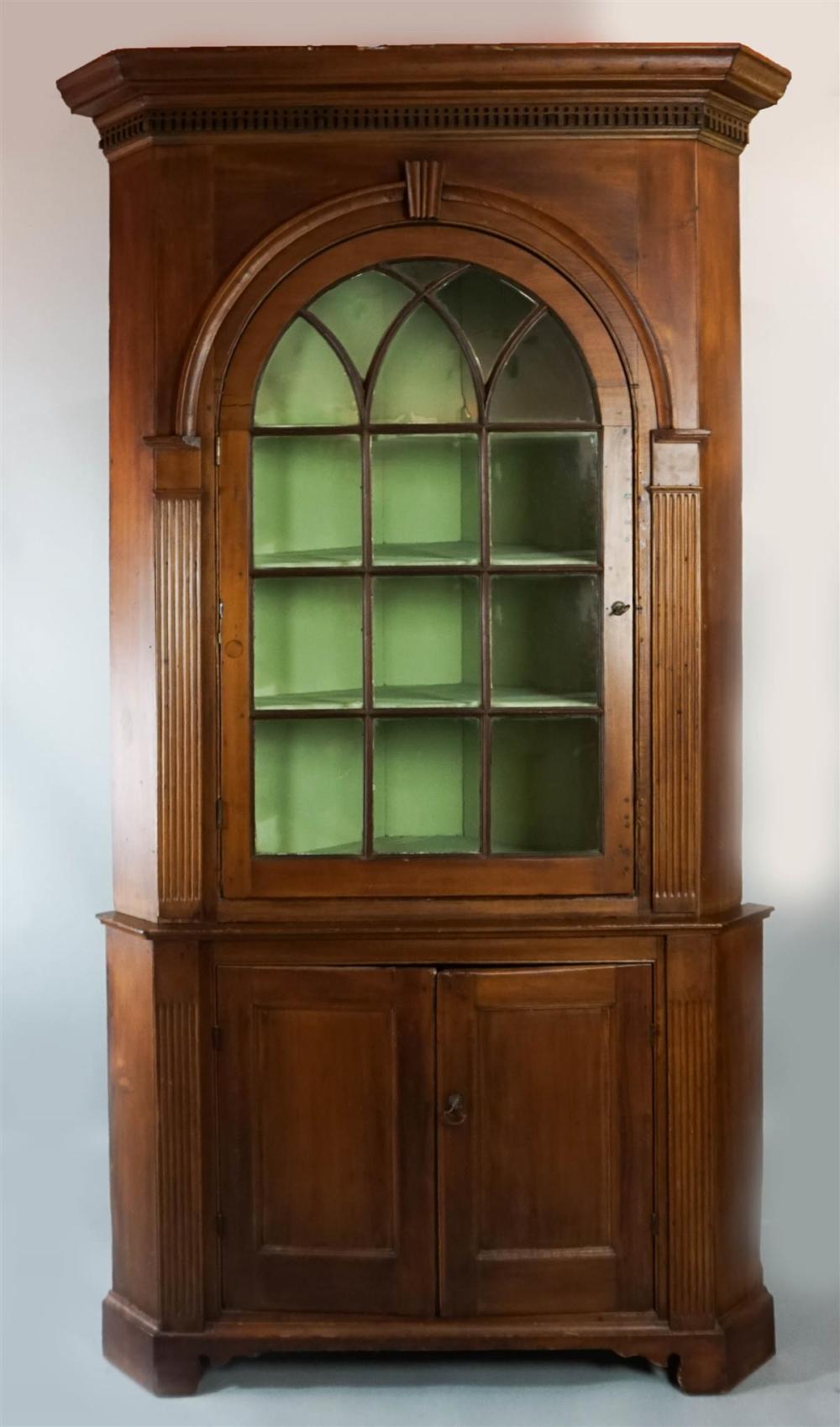 CHIPPENDALE ARCHITECTURAL CORNER