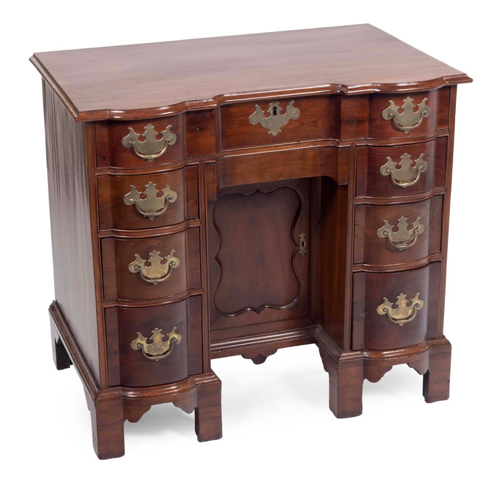 CHIPPENDALE BLOCK-FRONT KNEEHOLE
