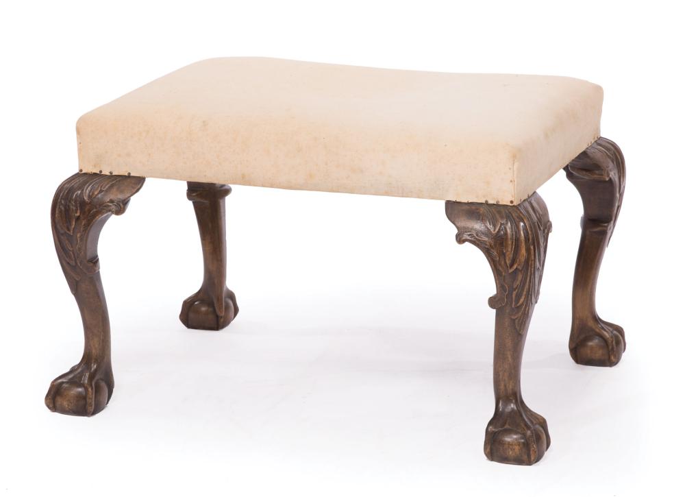 CHIPPENDALE CARVED MAHOGANY