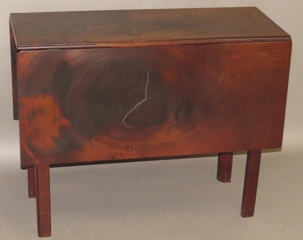 CHIPPENDALE DROPLEAF TABLEca. 1770;