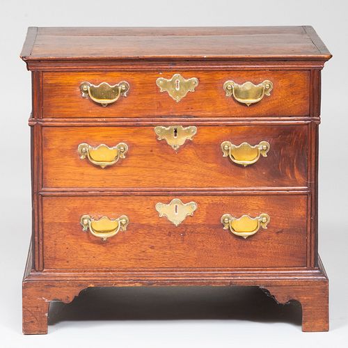CHIPPENDALE MAHOGANY CELLARETTE