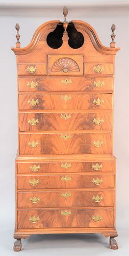 CHIPPENDALE MAHOGANY CHEST ON