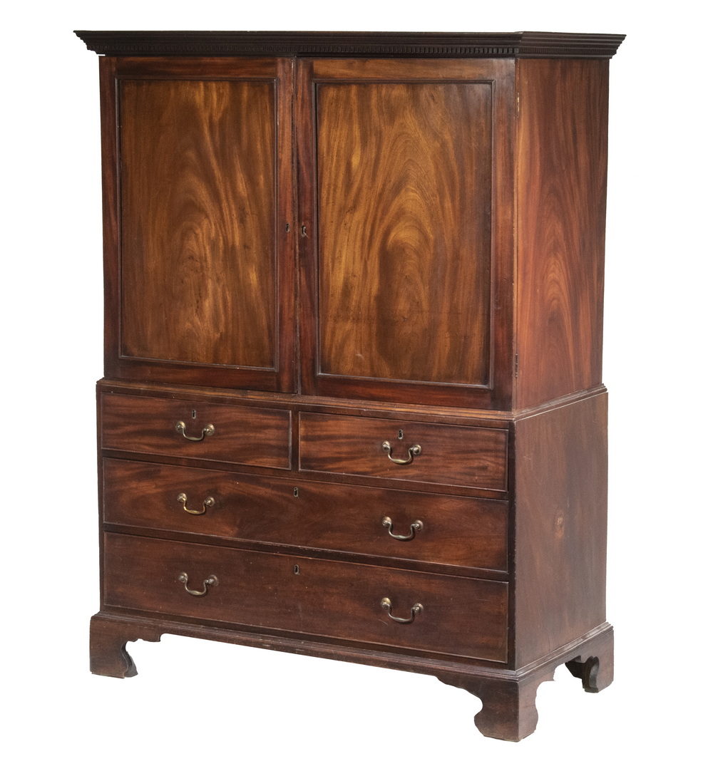 CHIPPENDALE MAHOGANY LINEN PRESS