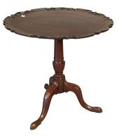 CHIPPENDALE MAHOGANY TIP TABLE