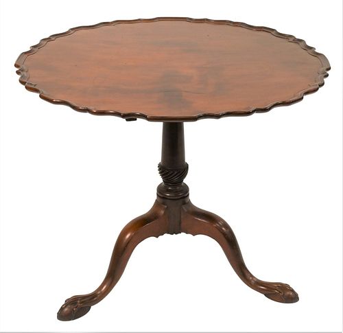 CHIPPENDALE MAHOGANY TIP TABLE