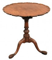 CHIPPENDALE MAHOGANY TIP TABLE