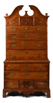 CHIPPENDALE MAPLE CHEST ON CHE