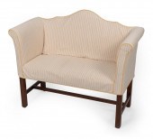 CHIPPENDALE-STYLE CAMELBACK SE