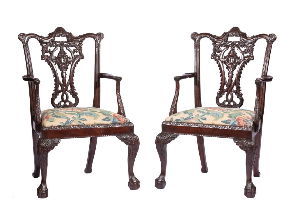 CHIPPENDALE-STYLE CARVED MAHOGANY
