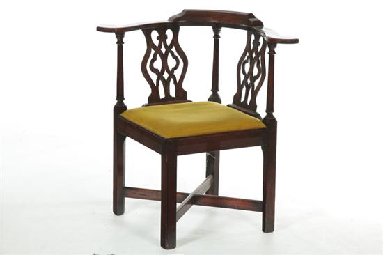 CHIPPENDALE-STYLE CORNER OR
