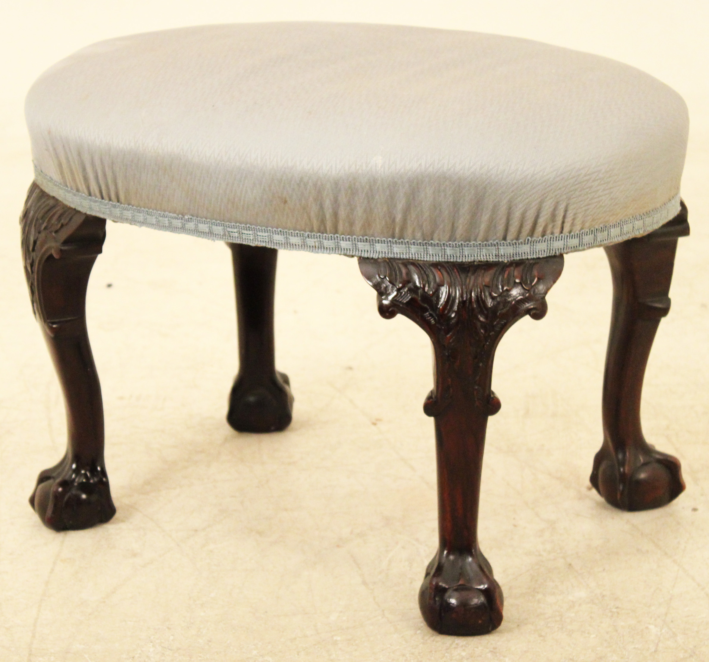 CHIPPENDALE STYLE MAHGOANY OVAL