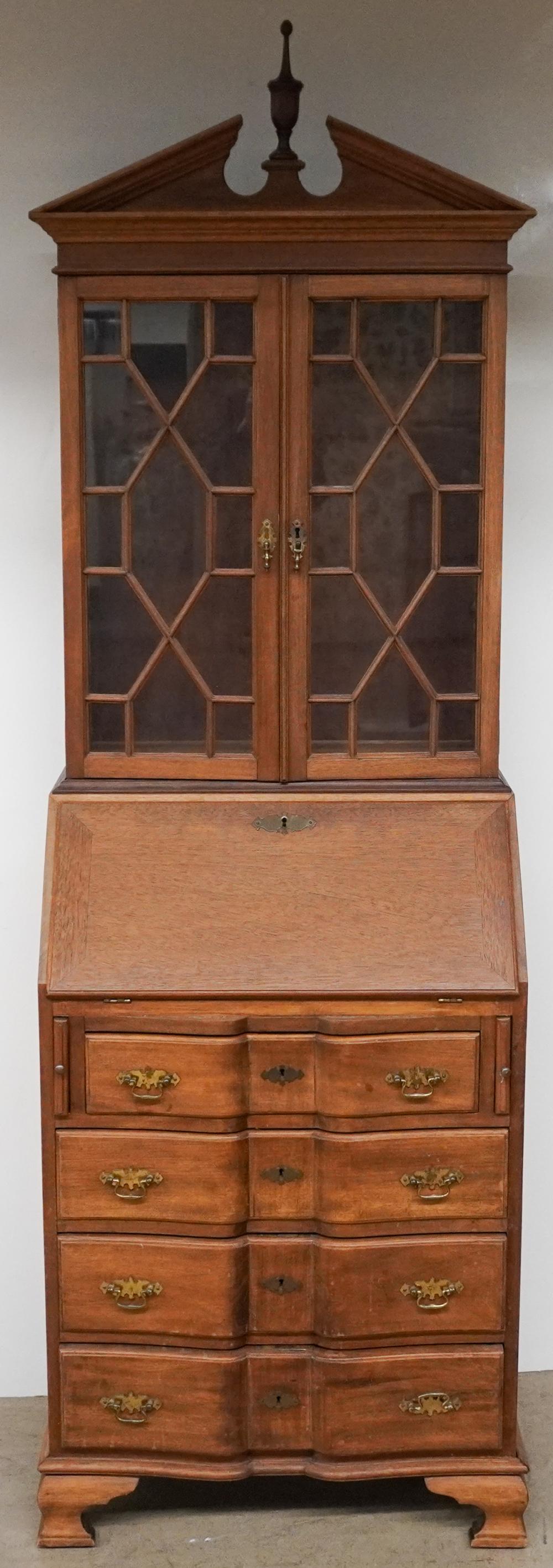 CHIPPENDALE STYLE MAHOGANY BLOCK