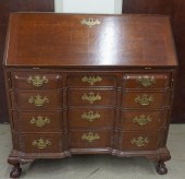 CHIPPENDALE STYLE MAHOGANY BLO