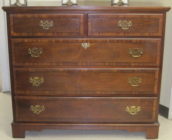 CHIPPENDALE STYLE MAHOGANY CHEST OF