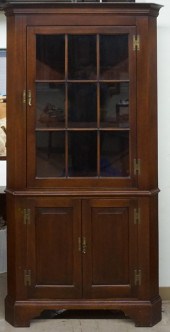 CHIPPENDALE STYLE MAHOGANY COR