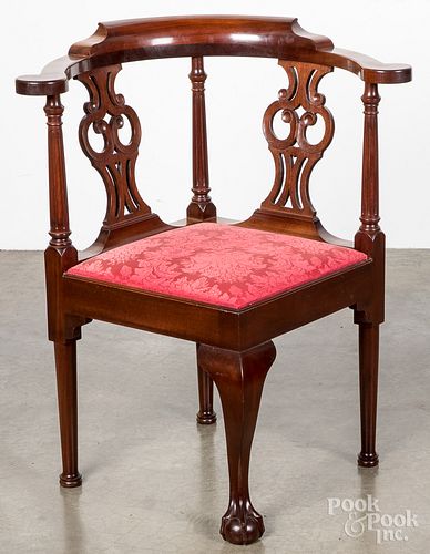 CHIPPENDALE STYLE MAHOGANY CORNER