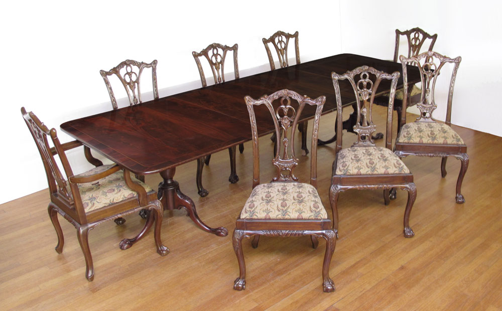 CHIPPENDALE STYLE MAHOGANY DINING