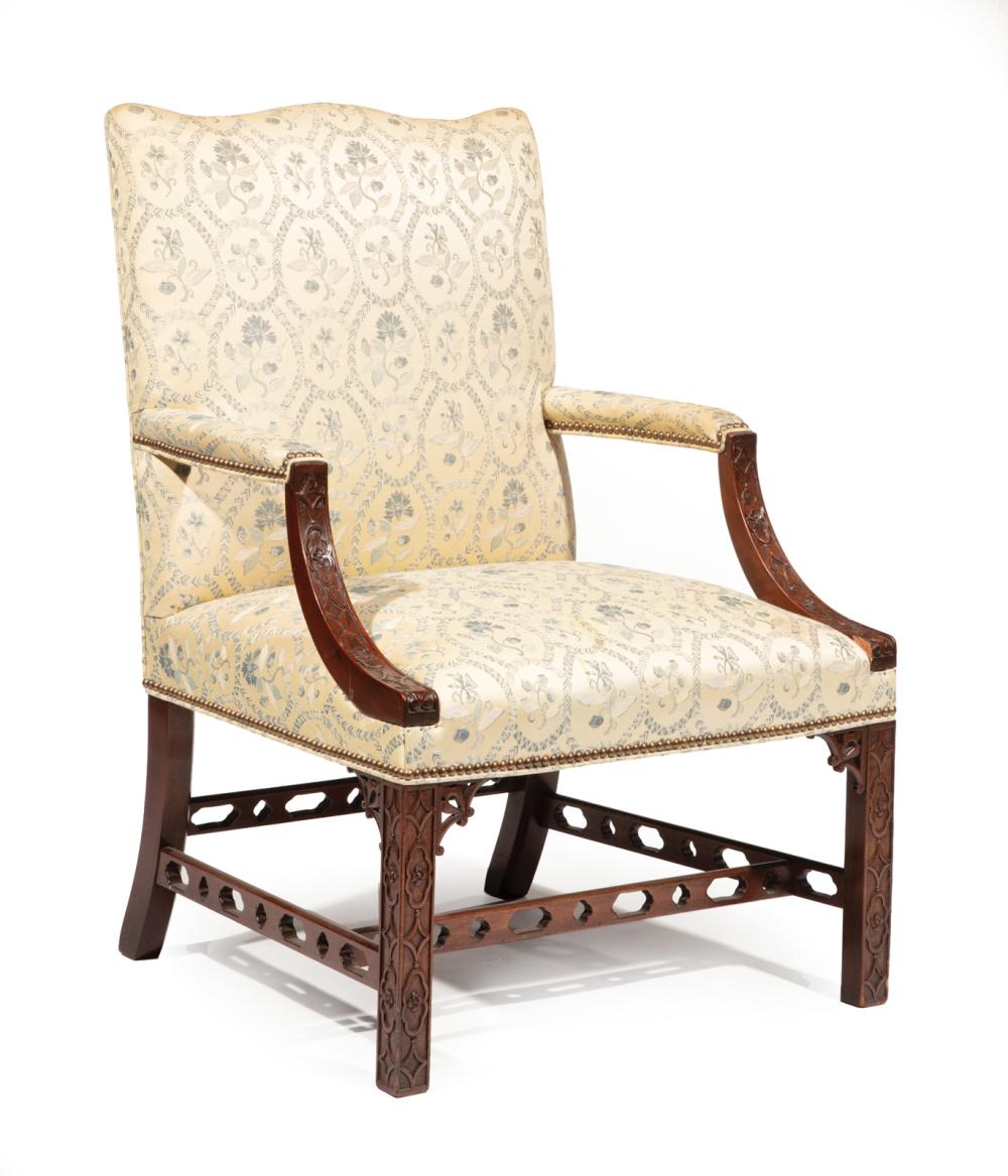 CHIPPENDALE-STYLE MAHOGANY
